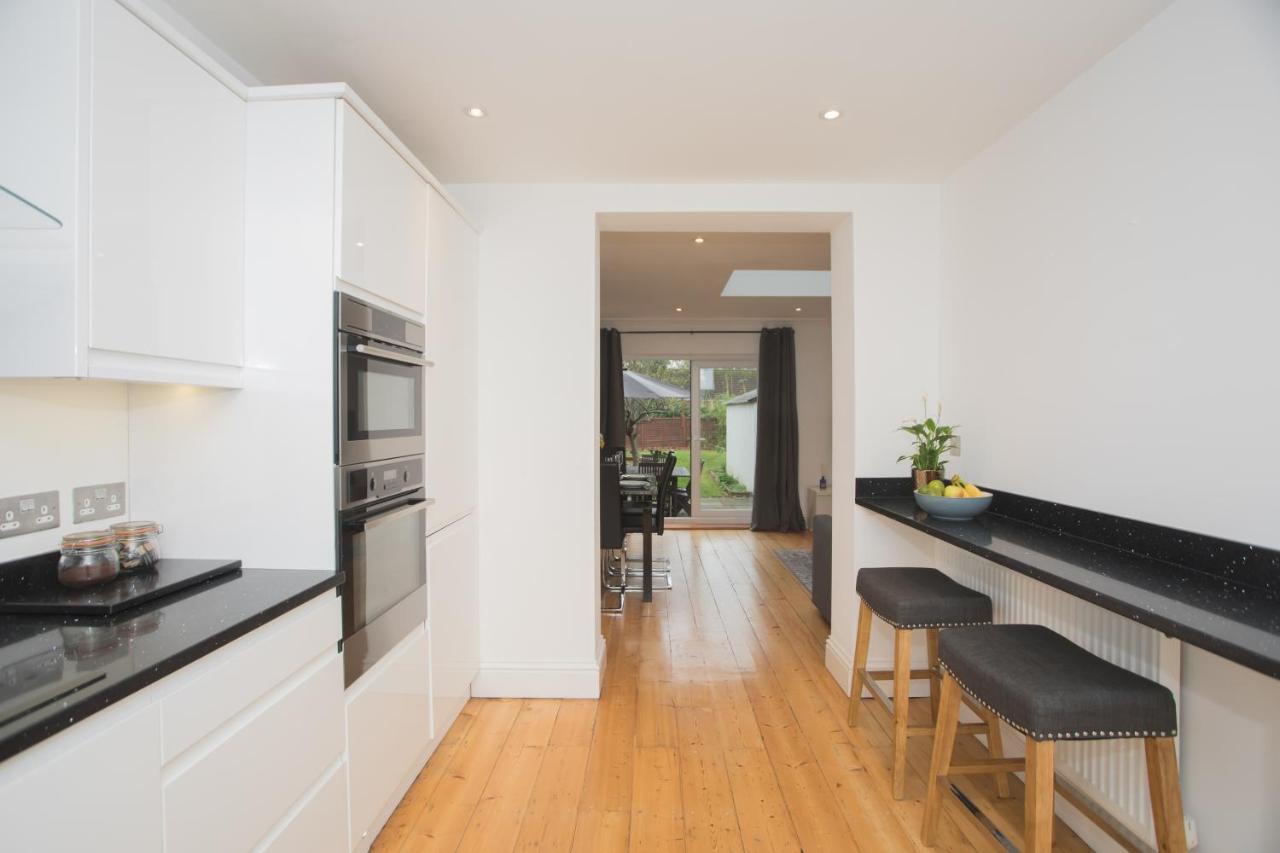 Spacious Apartment *